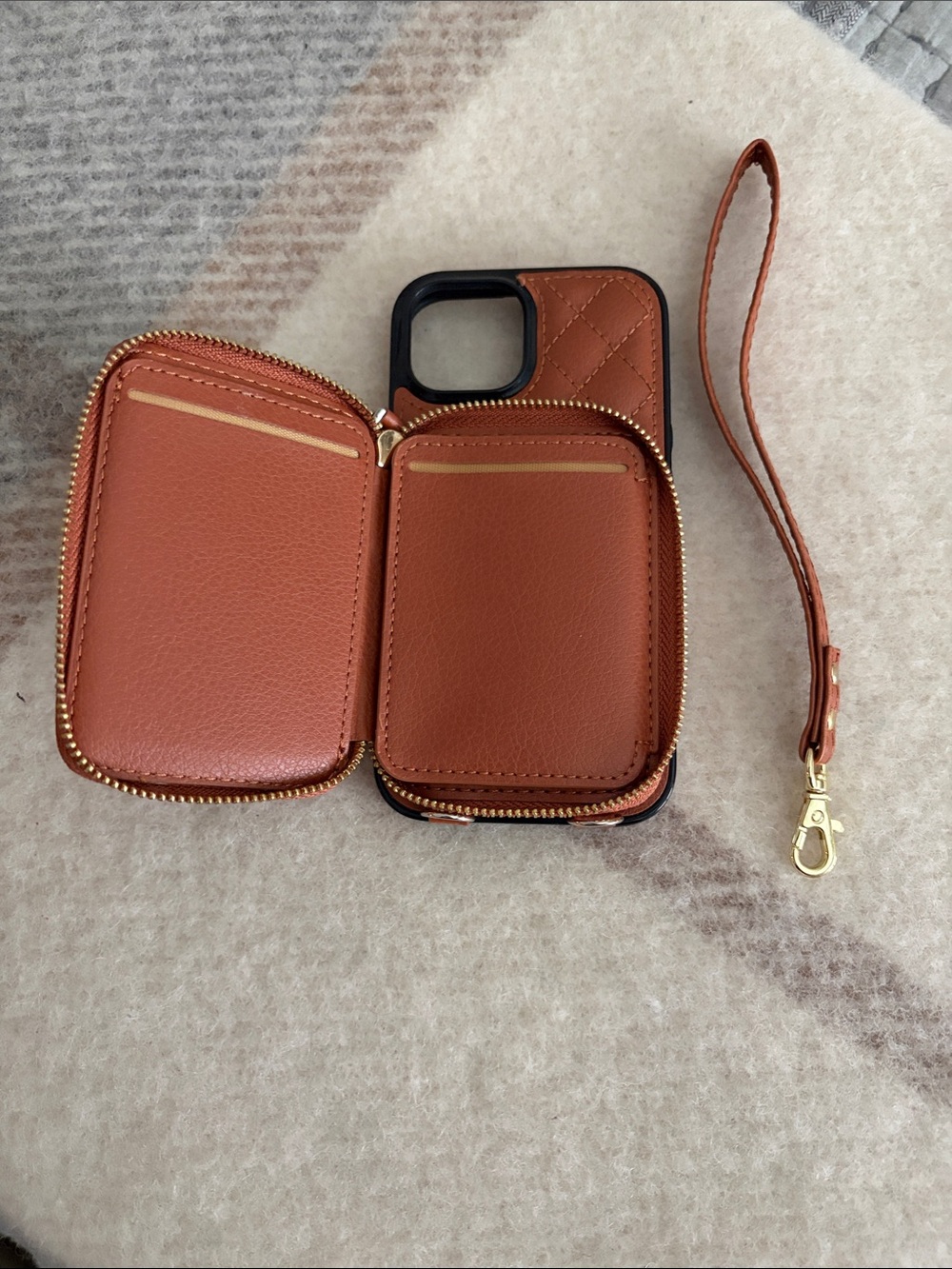 IPHONE 15 Quilted Crossbody Phone Bag - Brown Excellent condition - Picture 2 of 4